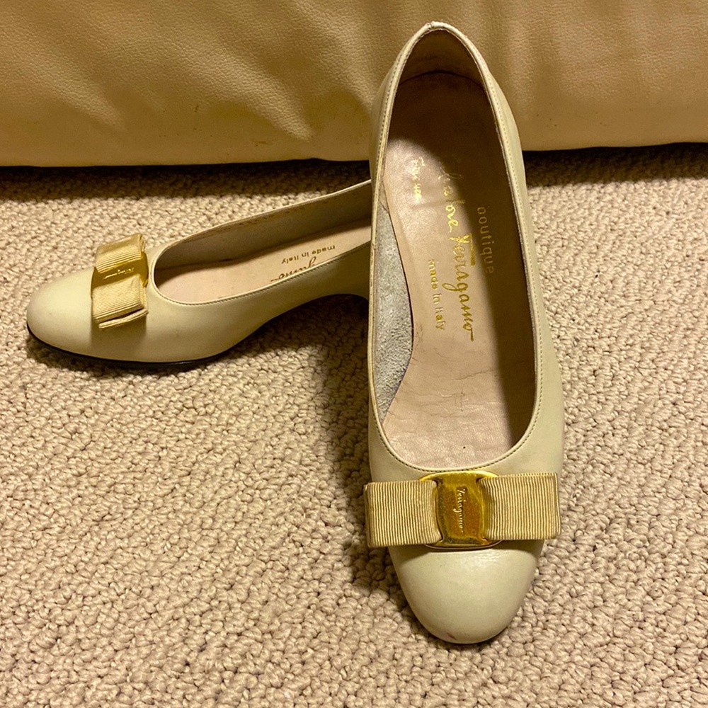 Salvatore Ferragamo Vara pumps